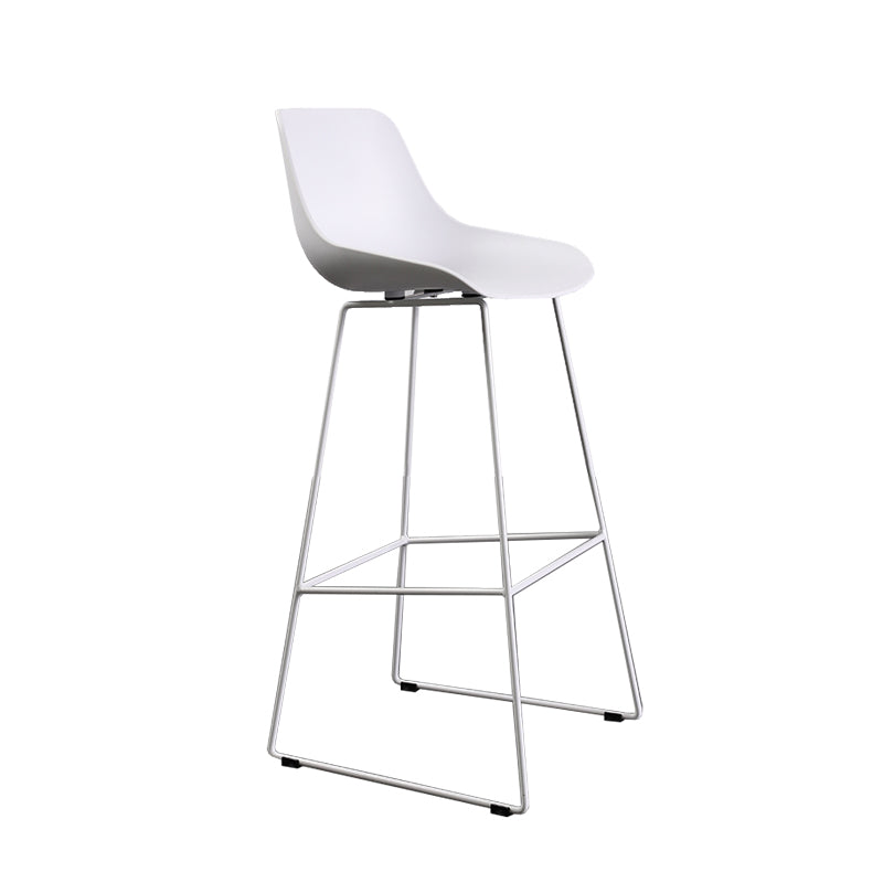 Tabouret de bar sans bras bas en plastique contemporain avec base en métal