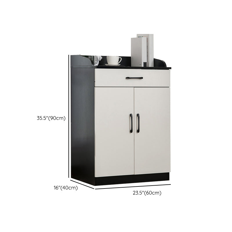 Buffet de comedor de madera de estilo contemporáneo con cajones y gabinetes