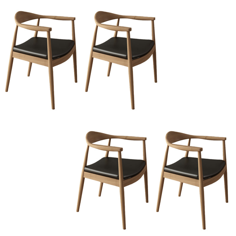 Maison moderne en bois ouvert à l'arrière-salle à manger chaise de bras rembourré