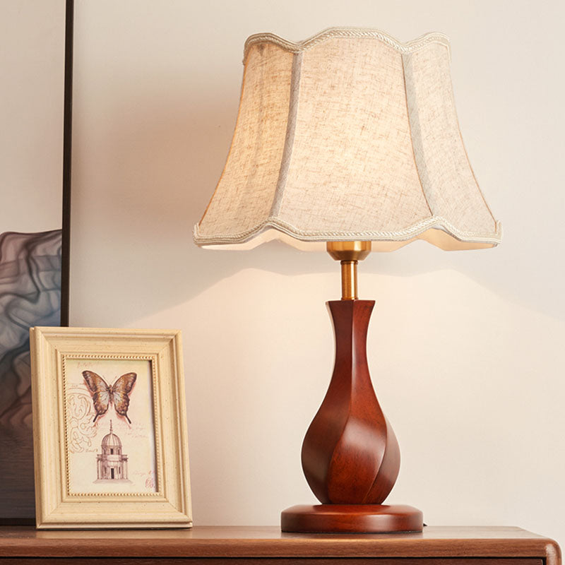 Countryside Flared Night Stand Light 1 Bulb Fabric Table Lamp with Scalloped Trim in Flaxen/Beige Flaxen Clearhalo 'Lamps' 'Table Lamps' Lighting' 1034274