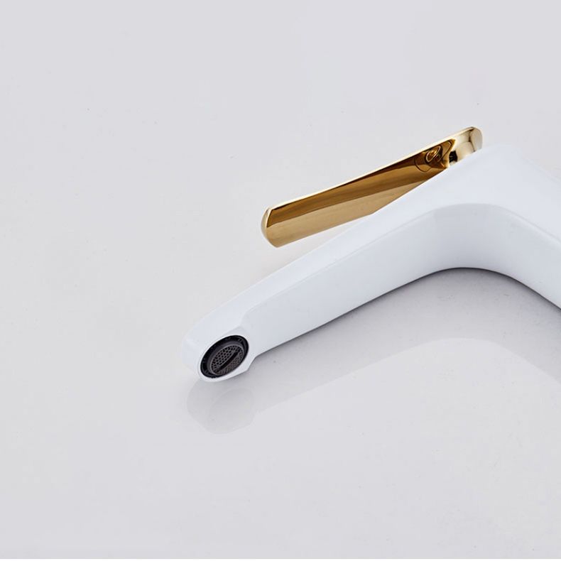 Luxury 1 Handle Sink Bathroom Faucet Circular Brass Basin Faucet with Water Hose Clearhalo 'Bathroom Remodel & Bathroom Fixtures' 'Bathroom Sink Faucets' 'Bathroom Sinks & Faucet Components' 'bathroom_sink_faucets' 'Home Improvement' 'home_improvement' 'home_improvement_bathroom_sink_faucets' 1200x1200_04e91021-4706-4776-9ed2-5bd5d2fe9e29