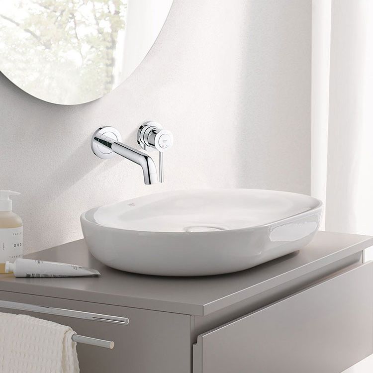 Wall Mounted Bathroom Faucet Single-handle Low Arc Chrome Faucet Clearhalo 'Bathroom Remodel & Bathroom Fixtures' 'Bathroom Sink Faucets' 'Bathroom Sinks & Faucet Components' 'bathroom_sink_faucets' 'Home Improvement' 'home_improvement' 'home_improvement_bathroom_sink_faucets' 1200x1200_061834c5-a3ab-4f07-913f-f5e156d9faad