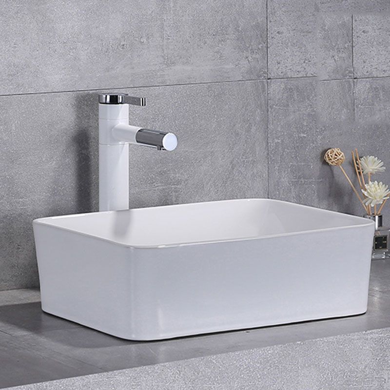 Bathroom Sink White Ceramic Faucet Single Handle Round Shape Sink Clearhalo 'Bathroom Remodel & Bathroom Fixtures' 'Bathroom Sinks & Faucet Components' 'Bathroom Sinks' 'bathroom_sink' 'Home Improvement' 'home_improvement' 'home_improvement_bathroom_sink' 1200x1200_0a511314-4b97-4f7f-a111-4999e9b7f758