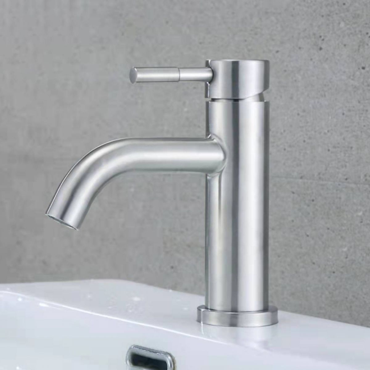 Stainless Steel Bathroom Faucet Chrome Lever Handle Sink Faucet with 1 Hole Clearhalo 'Bathroom Remodel & Bathroom Fixtures' 'Bathroom Sink Faucets' 'Bathroom Sinks & Faucet Components' 'bathroom_sink_faucets' 'Home Improvement' 'home_improvement' 'home_improvement_bathroom_sink_faucets' 1200x1200_0aba79f3-76e1-4caa-b237-a278bd6322fd