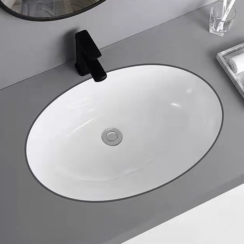 Modern Undermount Bathroom Sink Oval Shape Porcelain with Pop-Up Drain Basin Sink Clearhalo 'Bathroom Remodel & Bathroom Fixtures' 'Bathroom Sinks & Faucet Components' 'Bathroom Sinks' 'bathroom_sink' 'Home Improvement' 'home_improvement' 'home_improvement_bathroom_sink' 1200x1200_2013b6eb-3da2-4a3b-a6c9-c495099d2614