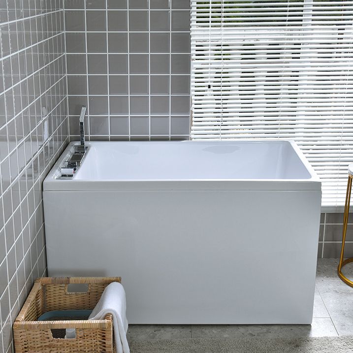 Freestanding Acrylic Bath Soaking White Modern Modern Center Bathtub Clearhalo 'Bathroom Remodel & Bathroom Fixtures' 'Bathtubs' 'Home Improvement' 'home_improvement' 'home_improvement_bathtubs' 'Showers & Bathtubs' 1200x1200_22f9ace3-501d-4fda-87b5-c6d95d2efebf