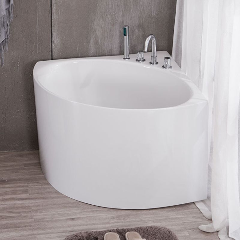 Modern Acrylic Corner Bath 24.8-inch Tall Soaking White Bathtub Clearhalo 'Bathroom Remodel & Bathroom Fixtures' 'Bathtubs' 'Home Improvement' 'home_improvement' 'home_improvement_bathtubs' 'Showers & Bathtubs' 1200x1200_27d9b831-dfc9-4f2f-b8e8-a4621bfe5281