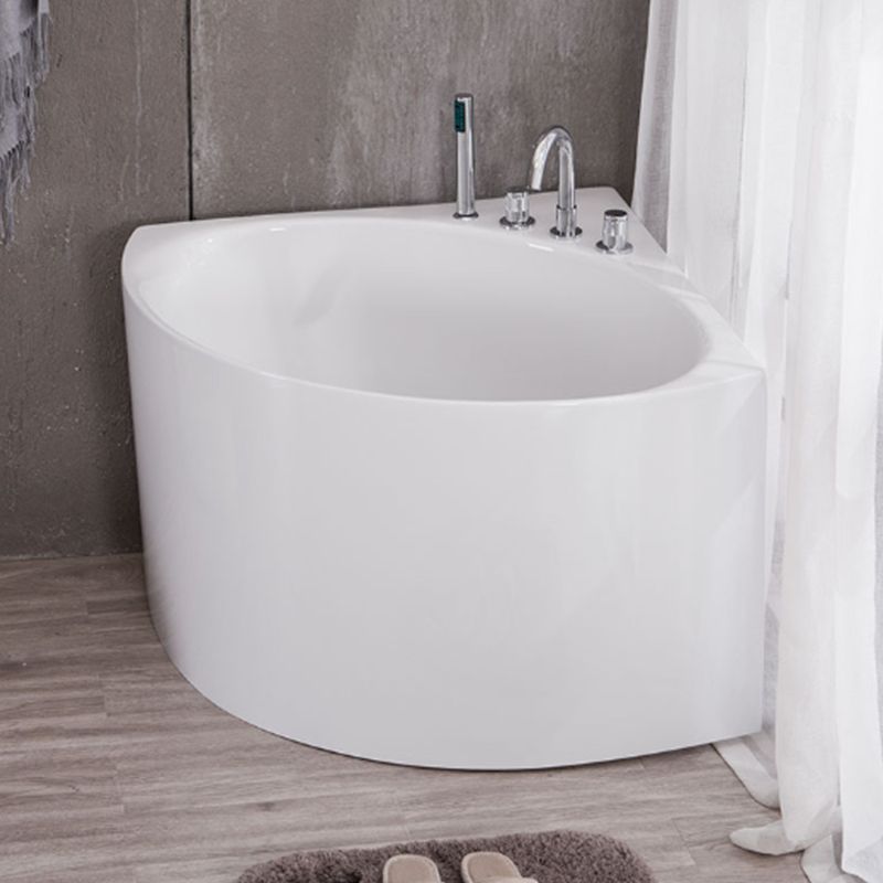 Modern Acrylic Corner Bath 24.8-inch Tall Soaking White Bathtub Clearhalo &#39;Bathroom Remodel &amp; Bathroom Fixtures&#39; &#39;Bathtubs&#39; &#39;Home Improvement&#39; &#39;home_improvement&#39; &#39;home_improvement_bathtubs&#39; &#39;Showers &amp; Bathtubs&#39; 1200x1200_27d9b831-dfc9-4f2f-b8e8-a4621bfe5281