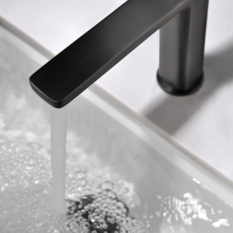 Modern Bathroom Sink Faucet with Single Handle Brass Square Faucet Clearhalo 'Bathroom Remodel & Bathroom Fixtures' 'Bathroom Sink Faucets' 'Bathroom Sinks & Faucet Components' 'bathroom_sink_faucets' 'Home Improvement' 'home_improvement' 'home_improvement_bathroom_sink_faucets' 1200x1200_2b702d28-bbec-41bd-9749-49d998139bf7