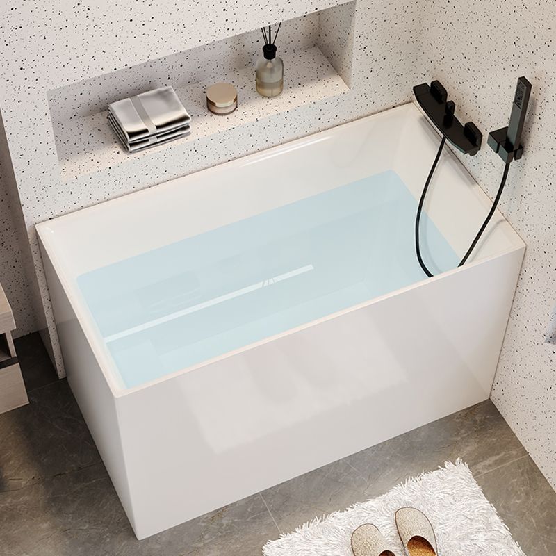 White Acrylic Bathtub Freestanding Soaking Rectangular Modern Bath Clearhalo 'Bathroom Remodel & Bathroom Fixtures' 'Bathtubs' 'Home Improvement' 'home_improvement' 'home_improvement_bathtubs' 'Showers & Bathtubs' 1200x1200_316db9b5-65ce-4c20-8c19-92a0d93e5e92