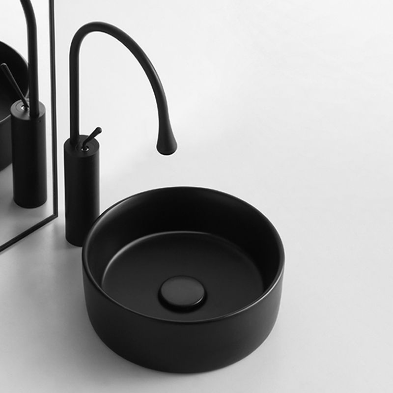 Modern Bathroom Sink Porcelain Round Vessel Sink with Pop-Up Drain Clearhalo 'Bathroom Remodel & Bathroom Fixtures' 'Bathroom Sinks & Faucet Components' 'Bathroom Sinks' 'bathroom_sink' 'Home Improvement' 'home_improvement' 'home_improvement_bathroom_sink' 1200x1200_365f8b05-477a-4599-8433-de55f1b3c1b2