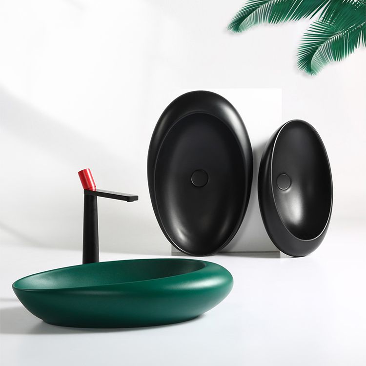 Modern Bathroom Sink Porcelain Pop-Up Drain Oval-Shape Vessel Lavatory Sink Clearhalo 'Bathroom Remodel & Bathroom Fixtures' 'Bathroom Sinks & Faucet Components' 'Bathroom Sinks' 'bathroom_sink' 'Home Improvement' 'home_improvement' 'home_improvement_bathroom_sink' 1200x1200_39072dd9-df05-4774-a8f3-11d2090e1039