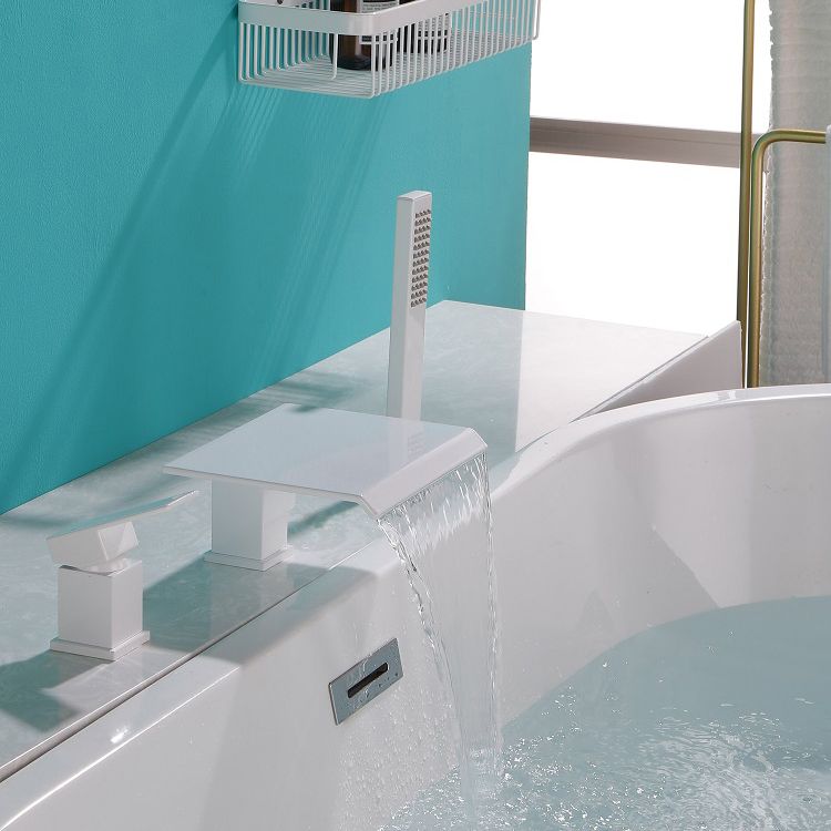 Modern Style Roman Tub Filler Deck-Mount Low Arc Copper Roman Tub Filler Clearhalo 'Bathroom Remodel & Bathroom Fixtures' 'Bathtub Faucets' 'bathtub_faucets' 'Home Improvement' 'home_improvement' 'home_improvement_bathtub_faucets' 1200x1200_3b628c2e-3d2d-49d6-9d47-be9d99649744