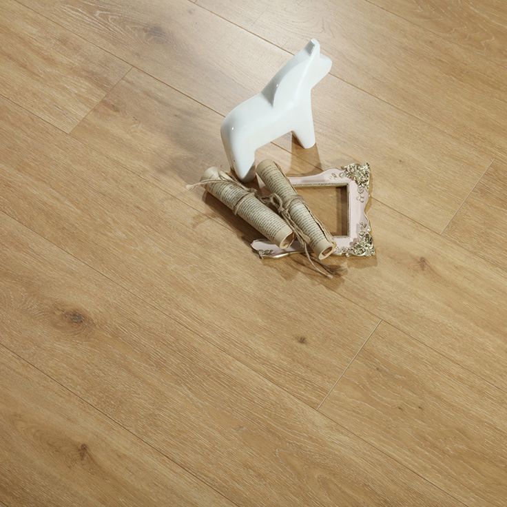 Light Wooden Laminate Plank Flooring Scratch Resistant Laminate Floor Clearhalo 'Flooring 'Home Improvement' 'home_improvement' 'home_improvement_laminate_flooring' 'Laminate Flooring' 'laminate_flooring' Walls and Ceiling' 1200x1200_3d5fab87-948c-44eb-bcc9-8ce8b350c927