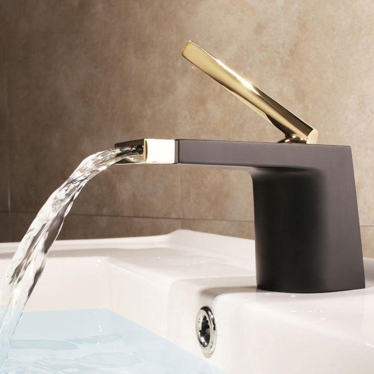 Contemporary Deck Mounted Metal Roman Tub Faucet Low Arc Roman Tub Faucet Set Clearhalo 'Bathroom Remodel & Bathroom Fixtures' 'Bathtub Faucets' 'bathtub_faucets' 'Home Improvement' 'home_improvement' 'home_improvement_bathtub_faucets' 1200x1200_3e35b8fe-57c8-438b-8914-424a1a100083