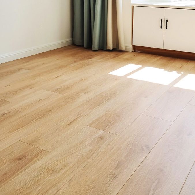 Modern E0 Solid Wood Laminate Flooring in Natural, Click-Lock, Waterproof Clearhalo 'Flooring 'Home Improvement' 'home_improvement' 'home_improvement_laminate_flooring' 'Laminate Flooring' 'laminate_flooring' Walls and Ceiling' 1200x1200_40bb01a1-96b2-4b4c-89ed-933b36a8c084