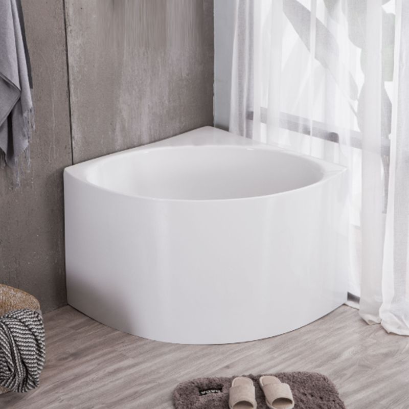 Modern Acrylic Corner Bath 24.8-inch Tall Soaking White Bathtub Clearhalo 'Bathroom Remodel & Bathroom Fixtures' 'Bathtubs' 'Home Improvement' 'home_improvement' 'home_improvement_bathtubs' 'Showers & Bathtubs' 1200x1200_41f1c479-5a73-4b84-a392-080a3b6dba8a