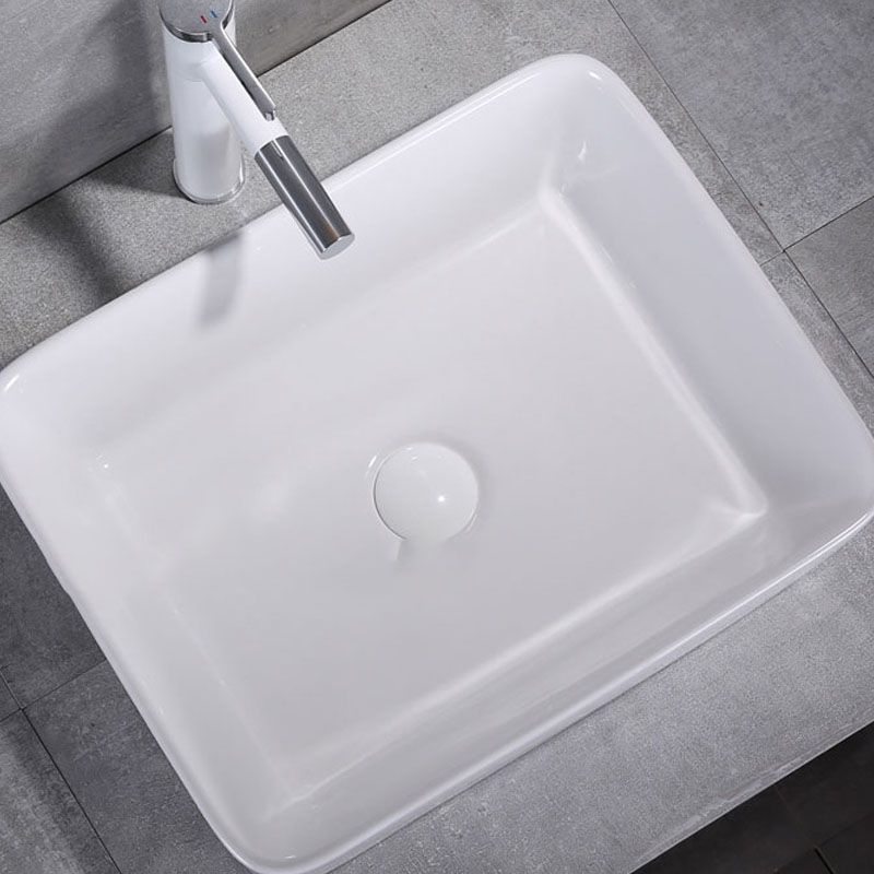 Bathroom Sink White Ceramic Faucet Single Handle Round Shape Sink Clearhalo 'Bathroom Remodel & Bathroom Fixtures' 'Bathroom Sinks & Faucet Components' 'Bathroom Sinks' 'bathroom_sink' 'Home Improvement' 'home_improvement' 'home_improvement_bathroom_sink' 1200x1200_51a78ff0-2cc3-4377-bf85-1b39f0028fa8