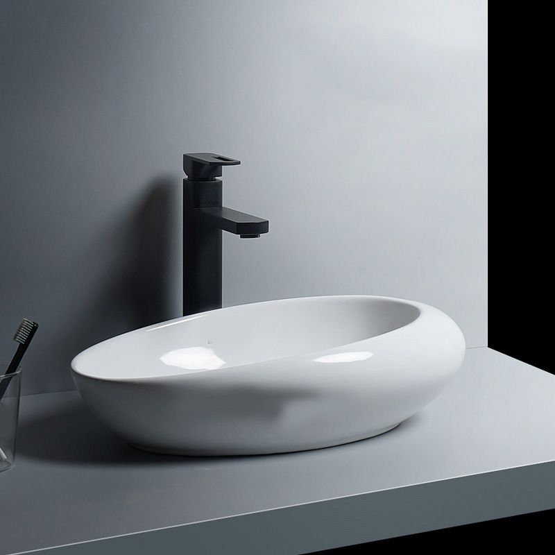 Modern Bathroom Sink Porcelain Oval-Shape Vessel Bathroom Sink with Pop-Up Drain Clearhalo 'Bathroom Remodel & Bathroom Fixtures' 'Bathroom Sinks & Faucet Components' 'Bathroom Sinks' 'bathroom_sink' 'Home Improvement' 'home_improvement' 'home_improvement_bathroom_sink' 1200x1200_5214aa6f-f57a-4df0-9e0a-dfc6411ea2c7