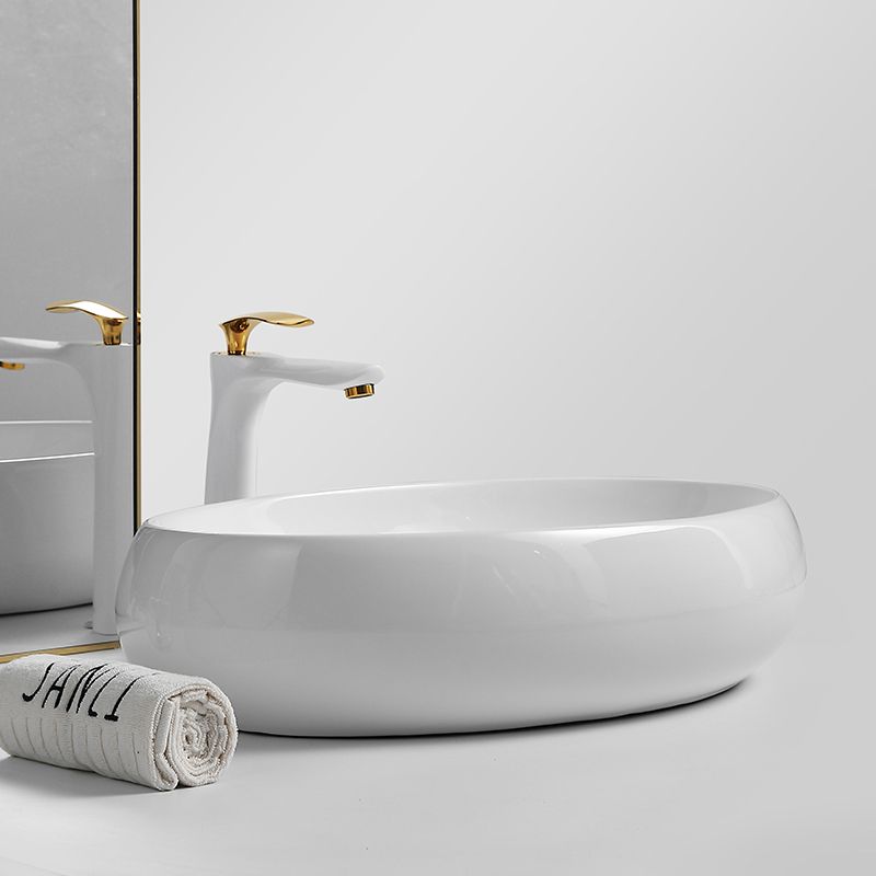 Traditional Vessel Lavatory Sink Oval Porcelain with Pop-Up Drain Basin Sink Clearhalo 'Bathroom Remodel & Bathroom Fixtures' 'Bathroom Sinks & Faucet Components' 'Bathroom Sinks' 'bathroom_sink' 'Home Improvement' 'home_improvement' 'home_improvement_bathroom_sink' 1200x1200_53c58c86-482d-4c30-a759-f4855fc24989