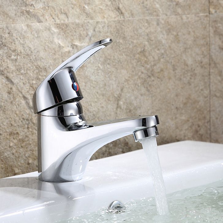 Contemporary Single Handle Kitchen Faucet Low Profile Faucet in Chrome Clearhalo 'Home Improvement' 'home_improvement' 'home_improvement_kitchen_faucets' 'Kitchen Faucets' 'Kitchen Remodel & Kitchen Fixtures' 'Kitchen Sinks & Faucet Components' 'kitchen_faucets' 1200x1200_5490f8dc-b5ec-42ab-bd05-4eba8364725e