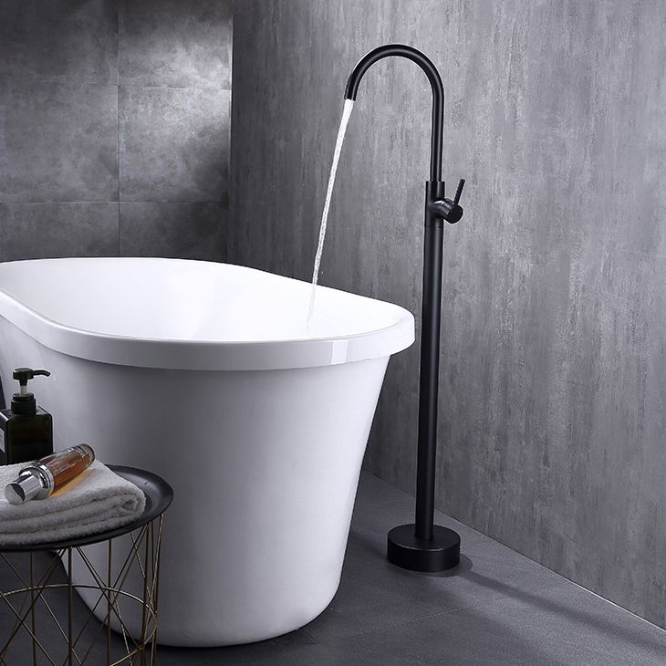 Traditional Floor Mounted Metal Freestanding Tub Filler Single Handle Freestanding Faucet Clearhalo 'Bathroom Remodel & Bathroom Fixtures' 'Bathtub Faucets' 'bathtub_faucets' 'Home Improvement' 'home_improvement' 'home_improvement_bathtub_faucets' 1200x1200_553fdd43-b58d-44e5-a936-7dc646bd8aed