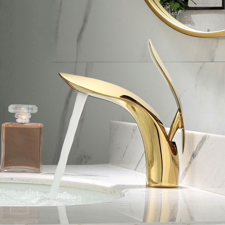 Brass 1 Hole Basin Faucet Lever Handle Sink Faucet Circular Modern Faucet for Bathroom Clearhalo 'Bathroom Remodel & Bathroom Fixtures' 'Bathroom Sink Faucets' 'Bathroom Sinks & Faucet Components' 'bathroom_sink_faucets' 'Home Improvement' 'home_improvement' 'home_improvement_bathroom_sink_faucets' 1200x1200_55e55fb8-ea14-4a2a-813b-6b365ddca8d7