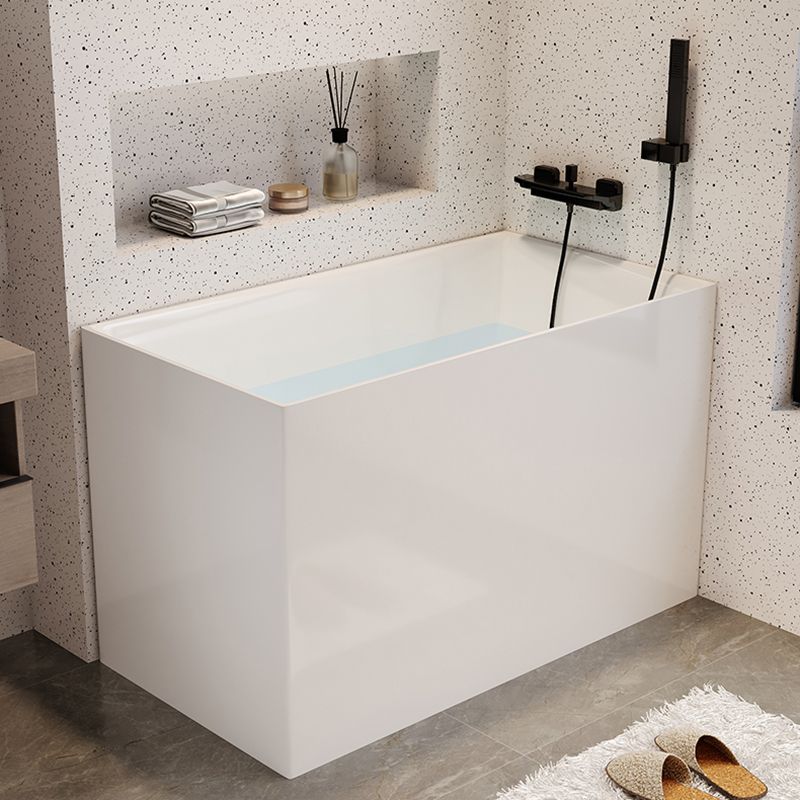 White Acrylic Bathtub Freestanding Soaking Rectangular Modern Bath Clearhalo 'Bathroom Remodel & Bathroom Fixtures' 'Bathtubs' 'Home Improvement' 'home_improvement' 'home_improvement_bathtubs' 'Showers & Bathtubs' 1200x1200_57c2abd9-aee1-41b8-bf3d-ffa21da9ec3f