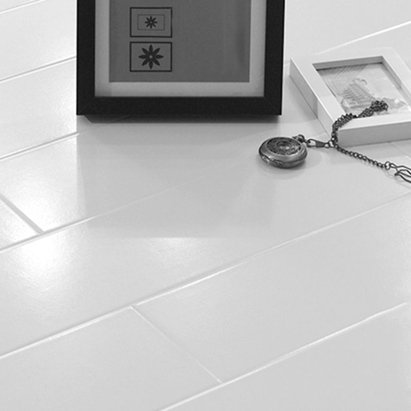 Modern Laminate Floor Wood Fade Resistant Click-Lock Laminate Plank Flooring Clearhalo 'Flooring 'Home Improvement' 'home_improvement' 'home_improvement_laminate_flooring' 'Laminate Flooring' 'laminate_flooring' Walls and Ceiling' 1200x1200_5f990243-74ee-47c0-815f-05ee5b0c93e1