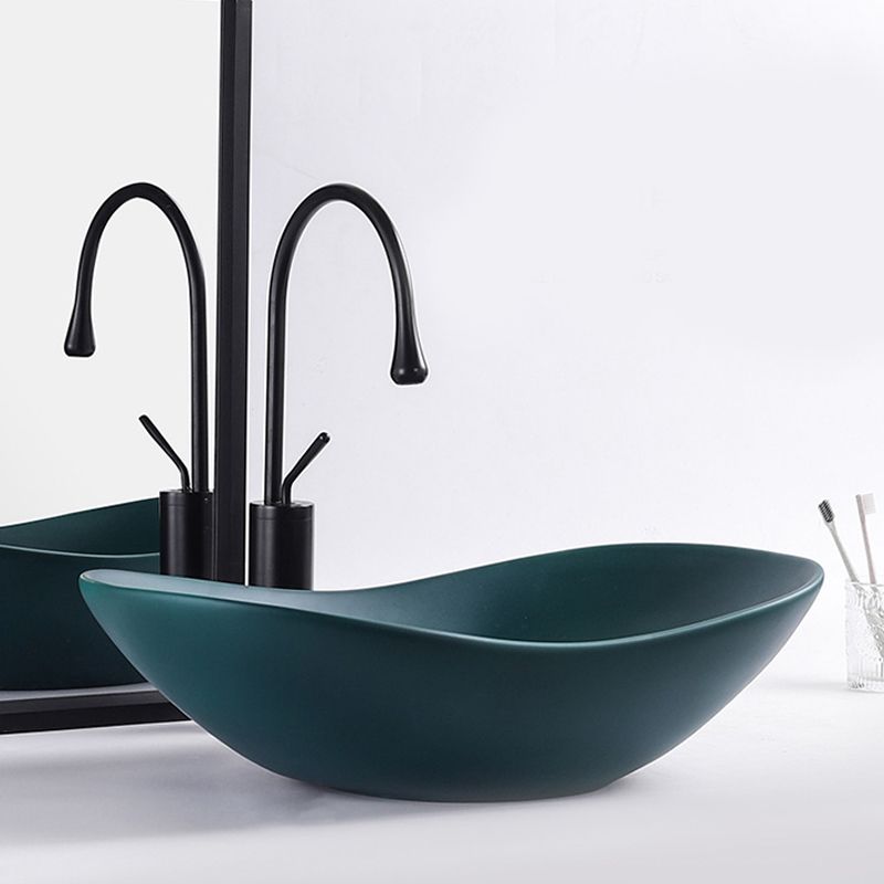 Modern Vessel Lavatory Sink Oval Porcelain with Faucet Vessel Sink Clearhalo 'Bathroom Remodel & Bathroom Fixtures' 'Bathroom Sinks & Faucet Components' 'Bathroom Sinks' 'bathroom_sink' 'Home Improvement' 'home_improvement' 'home_improvement_bathroom_sink' 1200x1200_68d641d4-569d-4ce2-9c35-72d268f9b0fb