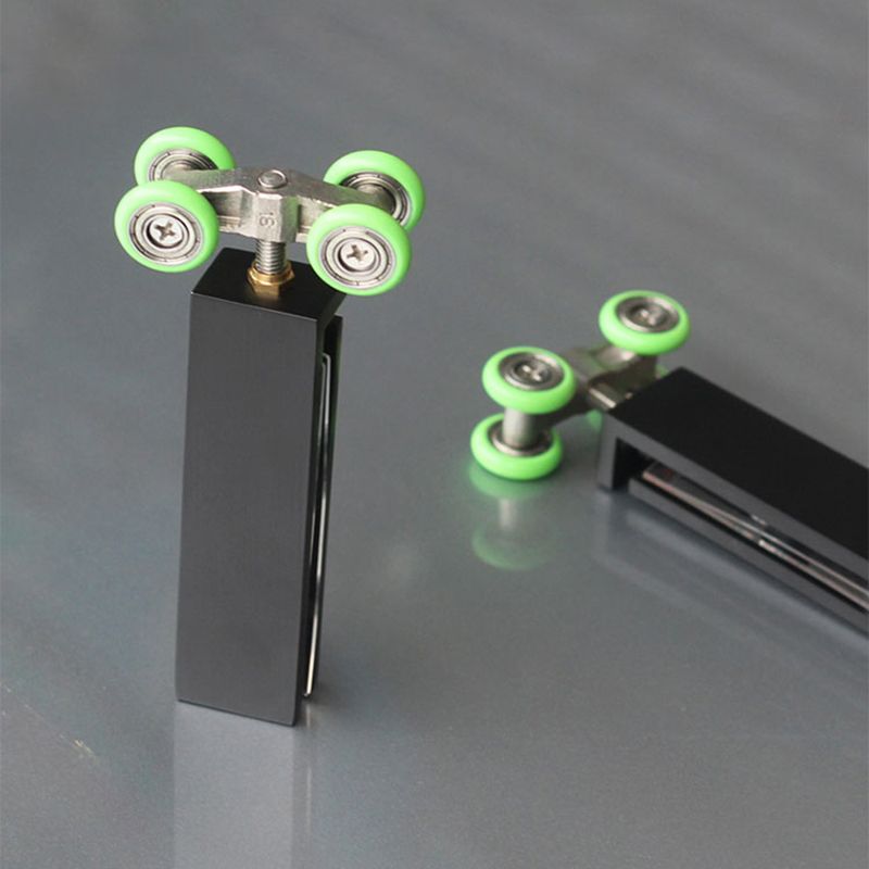 Transparent Tempered Shower Bath Door Scratch Resistant Shower Door Clearhalo 'Bathroom Remodel & Bathroom Fixtures' 'Home Improvement' 'home_improvement' 'home_improvement_shower_tub_doors' 'Shower and Tub Doors' 'shower_tub_doors' 'Showers & Bathtubs' 1200x1200_69d70bdc-3cc3-44d6-b335-a4cb5d4b2825