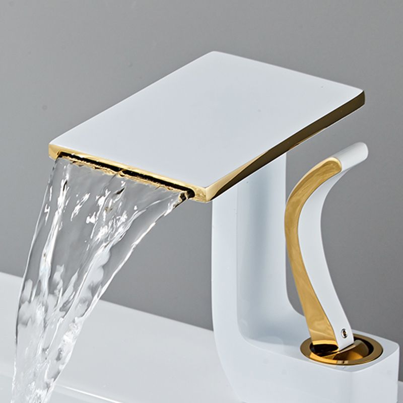 Luxury Single Handle Sink Faucet Bathroom Brass Centerset Faucet Clearhalo 'Bathroom Remodel & Bathroom Fixtures' 'Bathroom Sink Faucets' 'Bathroom Sinks & Faucet Components' 'bathroom_sink_faucets' 'Home Improvement' 'home_improvement' 'home_improvement_bathroom_sink_faucets' 1200x1200_6d1c0dfe-c15d-4273-ac7d-34b6257ee3d6