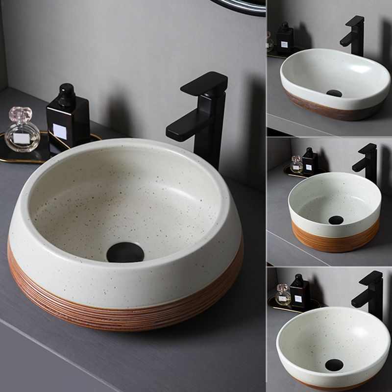 Traditional Bathroom Sink Porcelain Round Vessel with Pop-Up Drain Clearhalo 'Bathroom Remodel & Bathroom Fixtures' 'Bathroom Sinks & Faucet Components' 'Bathroom Sinks' 'bathroom_sink' 'Home Improvement' 'home_improvement' 'home_improvement_bathroom_sink' 1200x1200_74c2d4b5-8a64-4d6a-9094-07230311961c