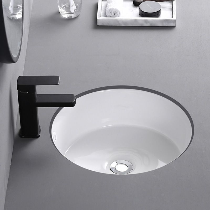 Traditional Undermount Vanity Sink Round Porcelain with Overflow Basin Sink Clearhalo 'Bathroom Remodel & Bathroom Fixtures' 'Bathroom Sinks & Faucet Components' 'Bathroom Sinks' 'bathroom_sink' 'Home Improvement' 'home_improvement' 'home_improvement_bathroom_sink' 1200x1200_75b1466b-4c1c-454b-a684-f1176934cf77