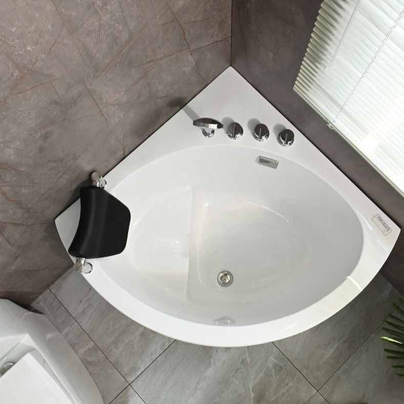 Modern Corner White Bath Acrylic Soaking Center-Back Bathtub Clearhalo 'Bathroom Remodel & Bathroom Fixtures' 'Bathtubs' 'Home Improvement' 'home_improvement' 'home_improvement_bathtubs' 'Showers & Bathtubs' 1200x1200_819a2f81-4334-4259-9238-3f9a5ba5b6a6