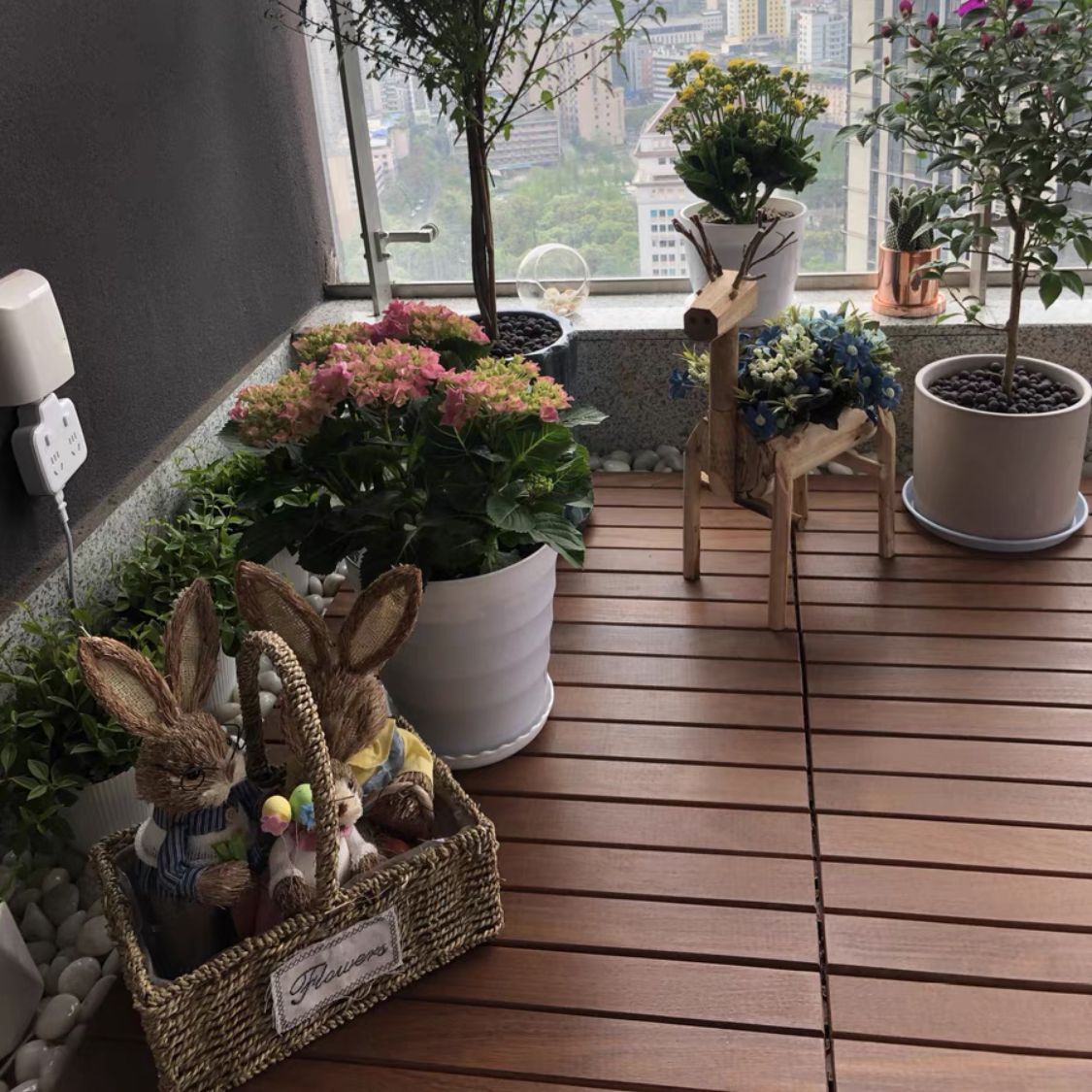 Modern Walnut Laminate Plank Flooring Scratch Resistant Laminate Clearhalo 'Flooring 'Home Improvement' 'home_improvement' 'home_improvement_laminate_flooring' 'Laminate Flooring' 'laminate_flooring' Walls and Ceiling' 1200x1200_860a34c8-7b5e-460e-8496-41955098f59d