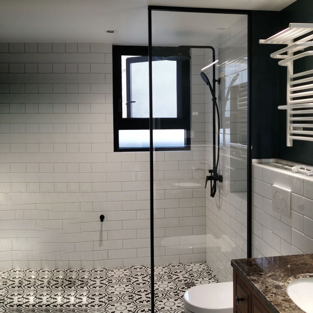 Tempered Glass Fixed Shower Screen with Extremely Narrow Stainless Steel Frame Clearhalo 'Bathroom Remodel & Bathroom Fixtures' 'Home Improvement' 'home_improvement' 'home_improvement_shower_tub_doors' 'Shower and Tub Doors' 'shower_tub_doors' 'Showers & Bathtubs' 1200x1200_88dd5123-9e92-4df1-988f-0d3927c5de9c