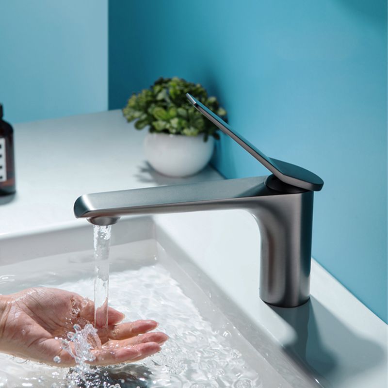 Circular Sink Faucet Scratch Resistant Single Lever Handle Vessel Sink Bathroom Faucet Clearhalo 'Bathroom Remodel & Bathroom Fixtures' 'Bathroom Sink Faucets' 'Bathroom Sinks & Faucet Components' 'bathroom_sink_faucets' 'Home Improvement' 'home_improvement' 'home_improvement_bathroom_sink_faucets' 1200x1200_8b16cf9c-cc8d-4796-9d7a-ef3f7ea70787