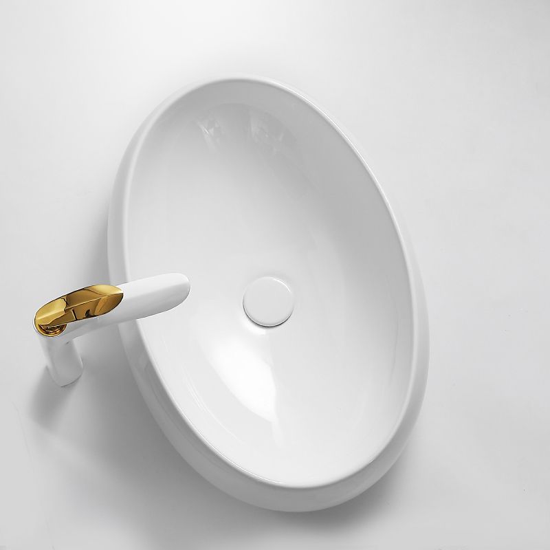 Traditional Vessel Lavatory Sink Oval Porcelain with Pop-Up Drain Basin Sink Clearhalo 'Bathroom Remodel & Bathroom Fixtures' 'Bathroom Sinks & Faucet Components' 'Bathroom Sinks' 'bathroom_sink' 'Home Improvement' 'home_improvement' 'home_improvement_bathroom_sink' 1200x1200_8b8a3002-6225-4f23-b900-c96631c75835