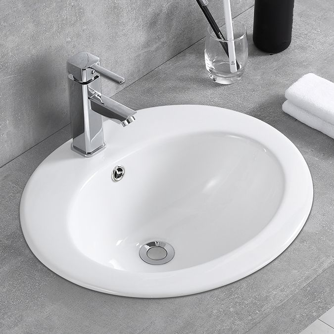 Traditional Wash Stand Oval Shape Porcelain with Pop-Up Drain Vessel Bathroom Sink Clearhalo 'Bathroom Remodel & Bathroom Fixtures' 'Bathroom Sinks & Faucet Components' 'Bathroom Sinks' 'bathroom_sink' 'Home Improvement' 'home_improvement' 'home_improvement_bathroom_sink' 1200x1200_8be94f37-6c03-4160-a24e-e44e40594c6a