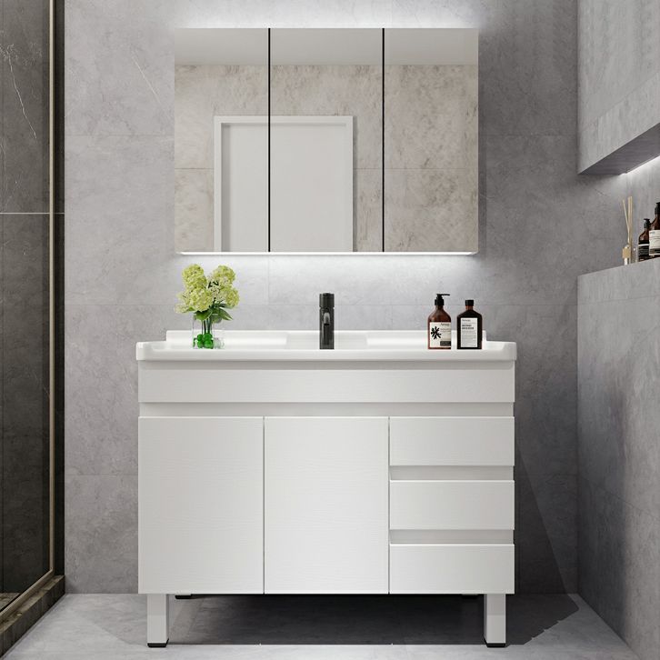 Modern Single-Sink White Wood Bathroom Vanity Cabinet with Soft Close Door Clearhalo 'Bathroom Remodel & Bathroom Fixtures' 'Bathroom Vanities' 'bathroom_vanities' 'Home Improvement' 'home_improvement' 'home_improvement_bathroom_vanities' 1200x1200_949a7aeb-a723-433f-9ff1-5368040fe019