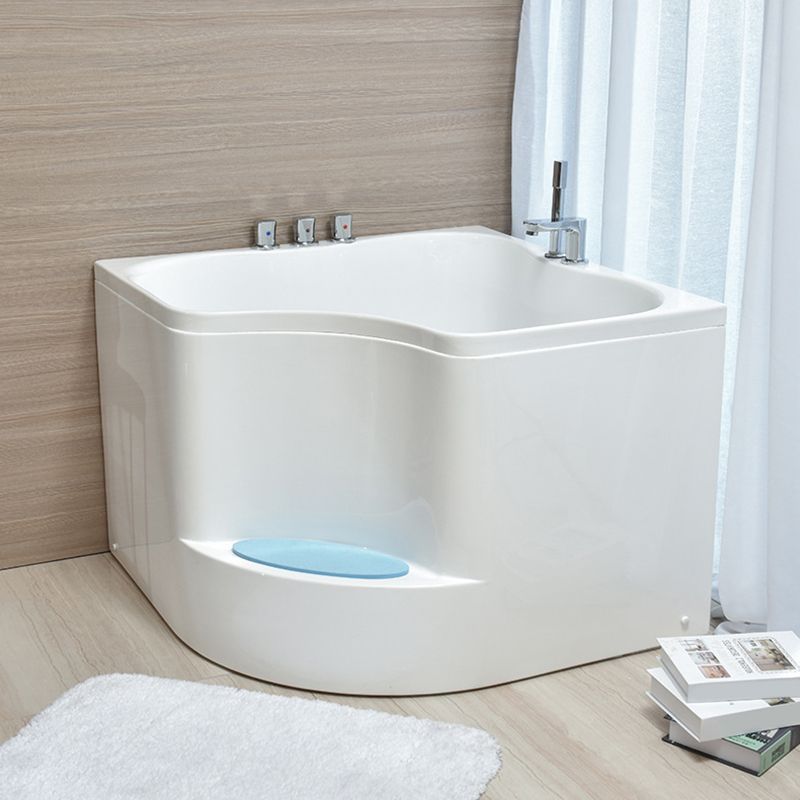 Modern Home Acrylic Bathtub White Corner Bath Tub with Seat Included Clearhalo 'Bathroom Remodel & Bathroom Fixtures' 'Bathtubs' 'Home Improvement' 'home_improvement' 'home_improvement_bathtubs' 'Showers & Bathtubs' 1200x1200_9884a61e-867d-46f6-87c0-51952263cd76