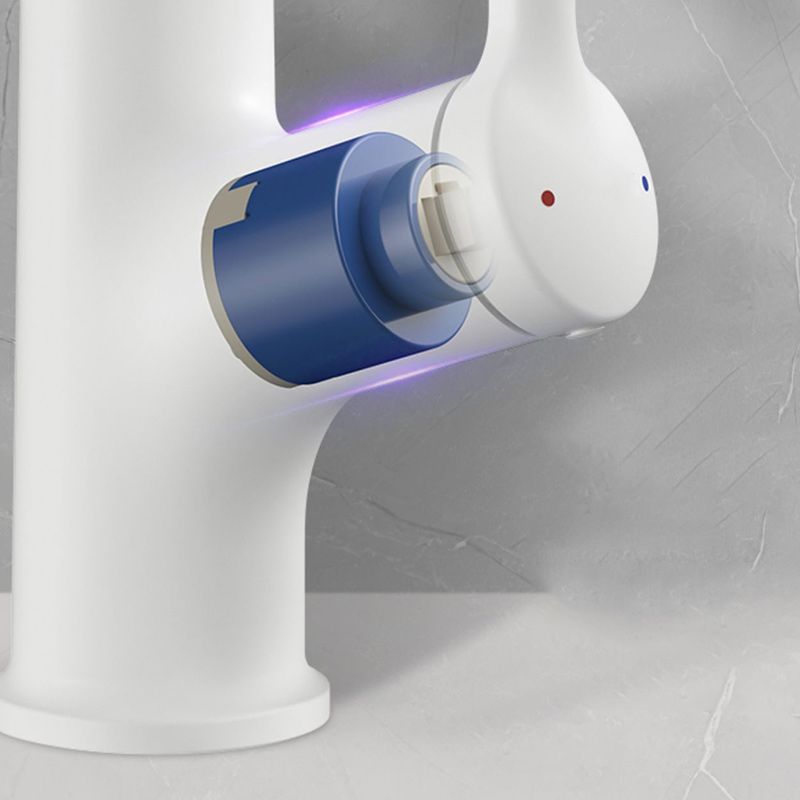 Swivel Spout Bathroom Sink Faucet with Lever Handle Vessel Sink Faucet Clearhalo 'Bathroom Remodel & Bathroom Fixtures' 'Bathroom Sink Faucets' 'Bathroom Sinks & Faucet Components' 'bathroom_sink_faucets' 'Home Improvement' 'home_improvement' 'home_improvement_bathroom_sink_faucets' 1200x1200_9de41885-3c4f-4edc-94a5-d1f44711fbe5