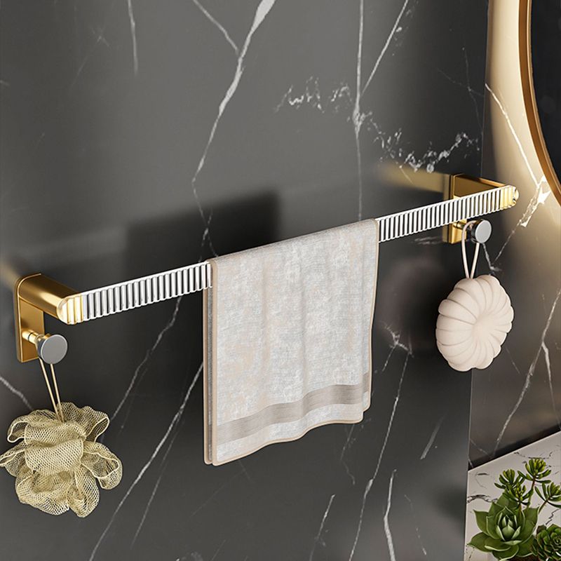 Metal and Acrylic Bathroom Accessory Set Transparent Bathroom Hardware Clearhalo 'Bathroom Hardware Sets' 'Bathroom Hardware' 'Bathroom Remodel & Bathroom Fixtures' 'bathroom_hardware_sets' 'Home Improvement' 'home_improvement' 'home_improvement_bathroom_hardware_sets' 1200x1200_a2a65962-9ceb-4fa1-8cab-d3131edcf566