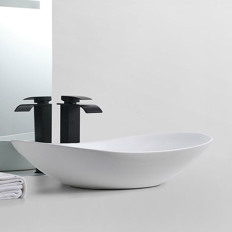 White Oval Vessel Sink Modern Style Porcelain Basin Sink with No Craftsmanship Clearhalo 'Bathroom Remodel & Bathroom Fixtures' 'Bathroom Sinks & Faucet Components' 'Bathroom Sinks' 'bathroom_sink' 'Home Improvement' 'home_improvement' 'home_improvement_bathroom_sink' 1200x1200_a7329768-0293-4ebd-8c71-d357deb81bb6