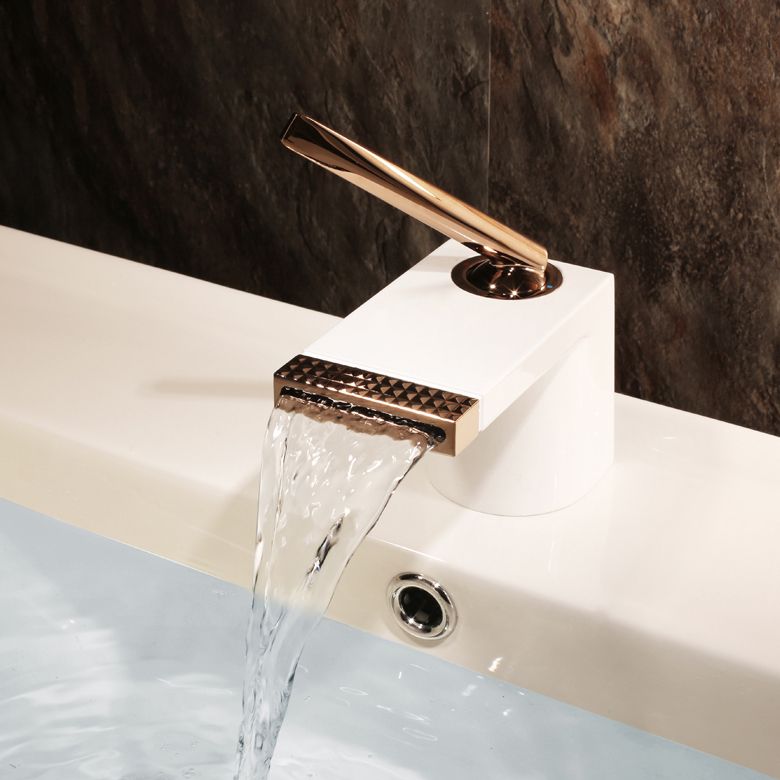 Contemporary Deck Mounted Metal Roman Tub Faucet Low Arc Roman Tub Faucet Set Clearhalo 'Bathroom Remodel & Bathroom Fixtures' 'Bathtub Faucets' 'bathtub_faucets' 'Home Improvement' 'home_improvement' 'home_improvement_bathtub_faucets' 1200x1200_a98350be-f0e4-42ac-8967-c149fafdc3ce