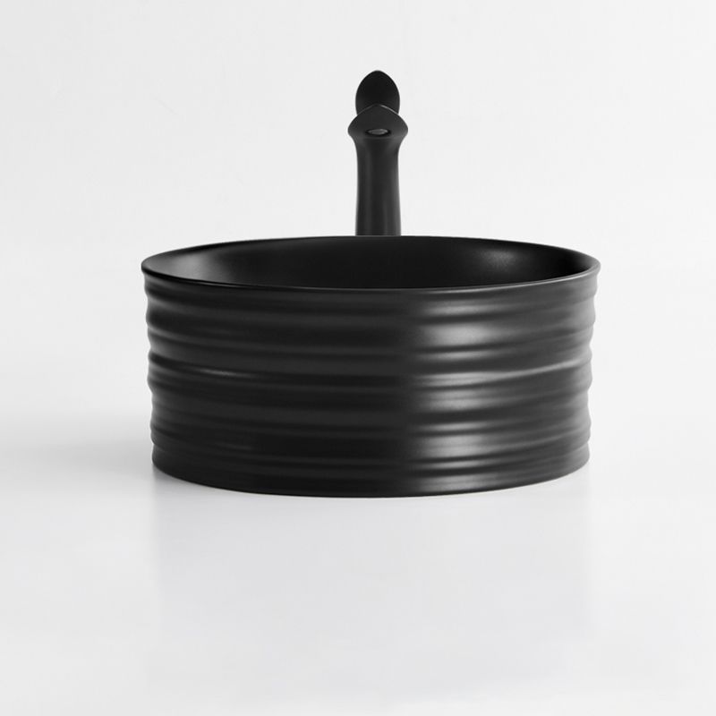 Modern Vessel Bathroom Sink Circular Porcelain with Pop-Up Drain Vessel Sink Clearhalo 'Bathroom Remodel & Bathroom Fixtures' 'Bathroom Sinks & Faucet Components' 'Bathroom Sinks' 'bathroom_sink' 'Home Improvement' 'home_improvement' 'home_improvement_bathroom_sink' 1200x1200_aba55c97-ef8e-42a7-bd5d-7c6ebdb5e5a9