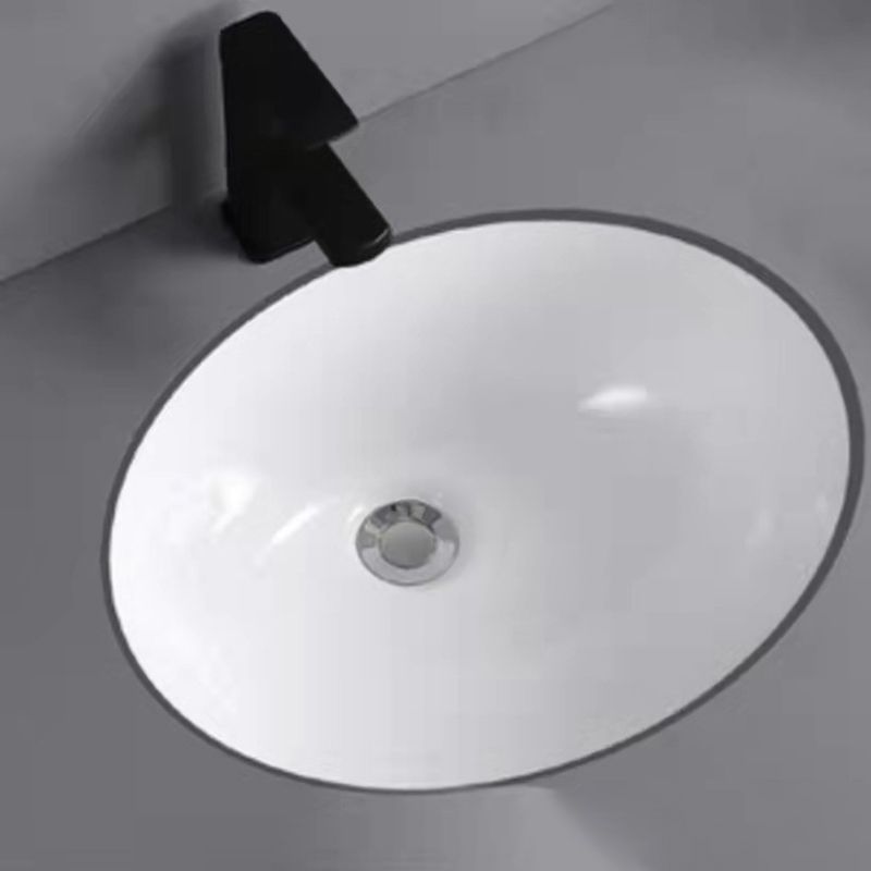 Modern Undermount Bathroom Sink Oval Shape Porcelain with Pop-Up Drain Basin Sink Clearhalo 'Bathroom Remodel & Bathroom Fixtures' 'Bathroom Sinks & Faucet Components' 'Bathroom Sinks' 'bathroom_sink' 'Home Improvement' 'home_improvement' 'home_improvement_bathroom_sink' 1200x1200_b0d59e55-41a2-4cb9-af14-c383c7b7b722