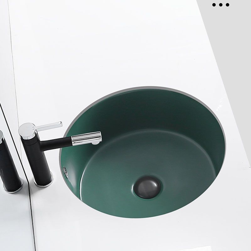 Porcelain Bathroom Sink Round Vessel Lavatory Sink with Pop-Up Drain Clearhalo 'Bathroom Remodel & Bathroom Fixtures' 'Bathroom Sinks & Faucet Components' 'Bathroom Sinks' 'bathroom_sink' 'Home Improvement' 'home_improvement' 'home_improvement_bathroom_sink' 1200x1200_b2357494-146a-414c-ab63-811526a06092