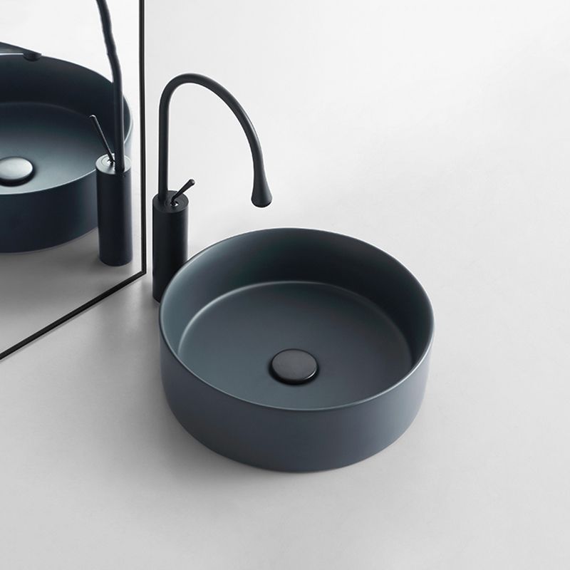 Modern Bathroom Sink Porcelain Round Vessel Sink with Pop-Up Drain Clearhalo 'Bathroom Remodel & Bathroom Fixtures' 'Bathroom Sinks & Faucet Components' 'Bathroom Sinks' 'bathroom_sink' 'Home Improvement' 'home_improvement' 'home_improvement_bathroom_sink' 1200x1200_b482f92b-b08e-411e-998a-9759fe4e82fe